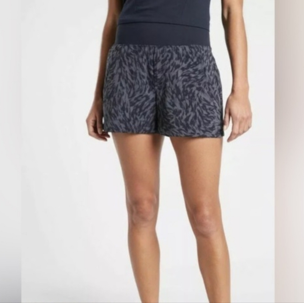 Athleta Womans Trekkie North Printed Shorts
